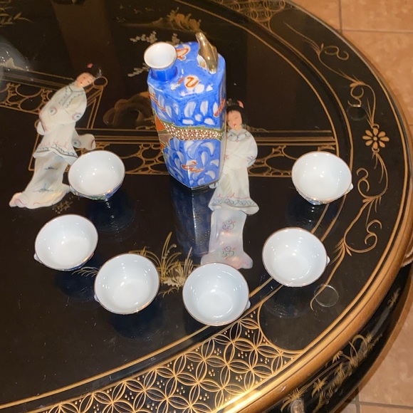 Vintage Moriage Dragonware Sake Set- 7 Pieces - Picture 6 of 7